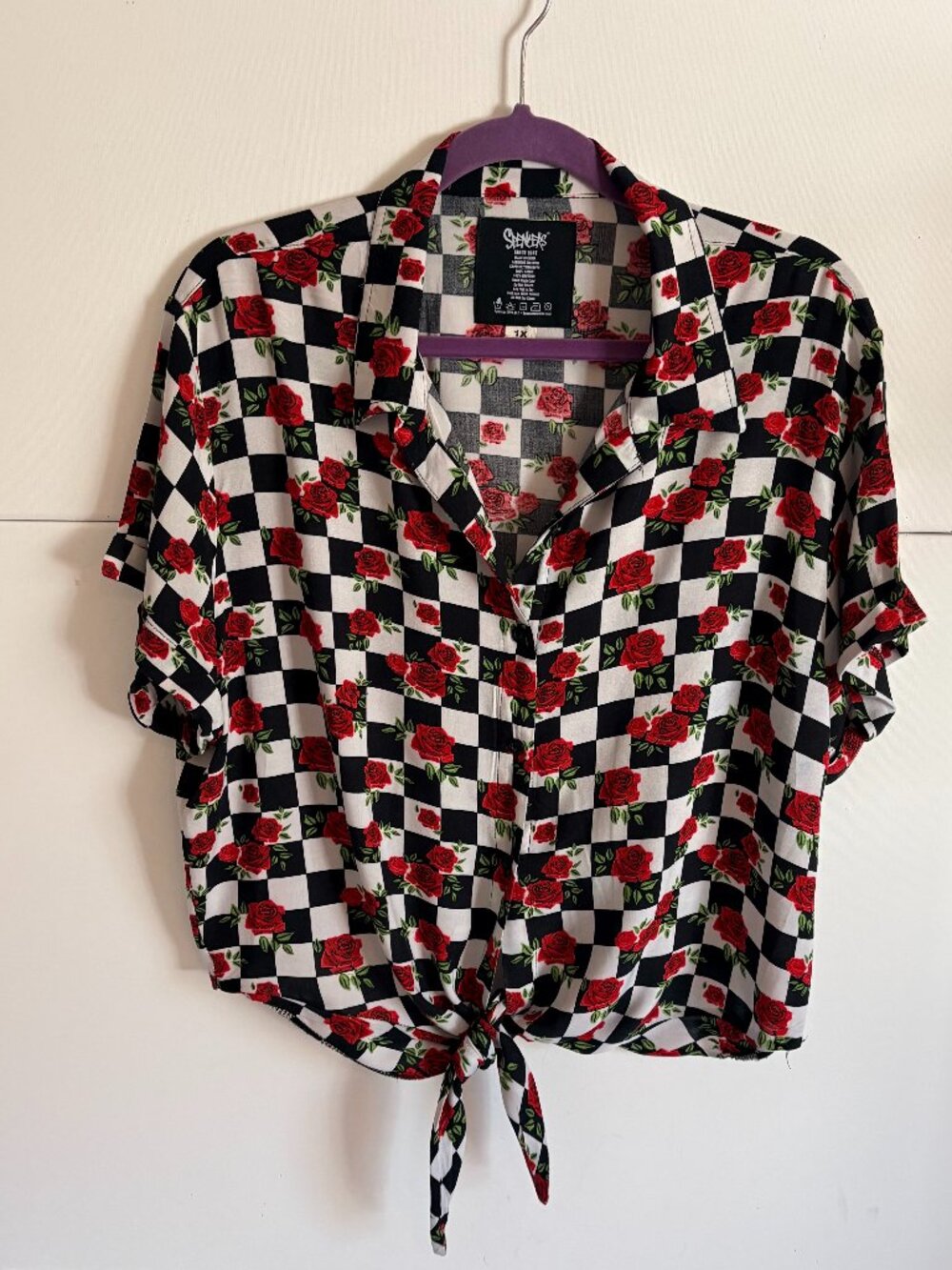 Spensers Checkered Rose Button Cropped with a Tie-Front Size 1X